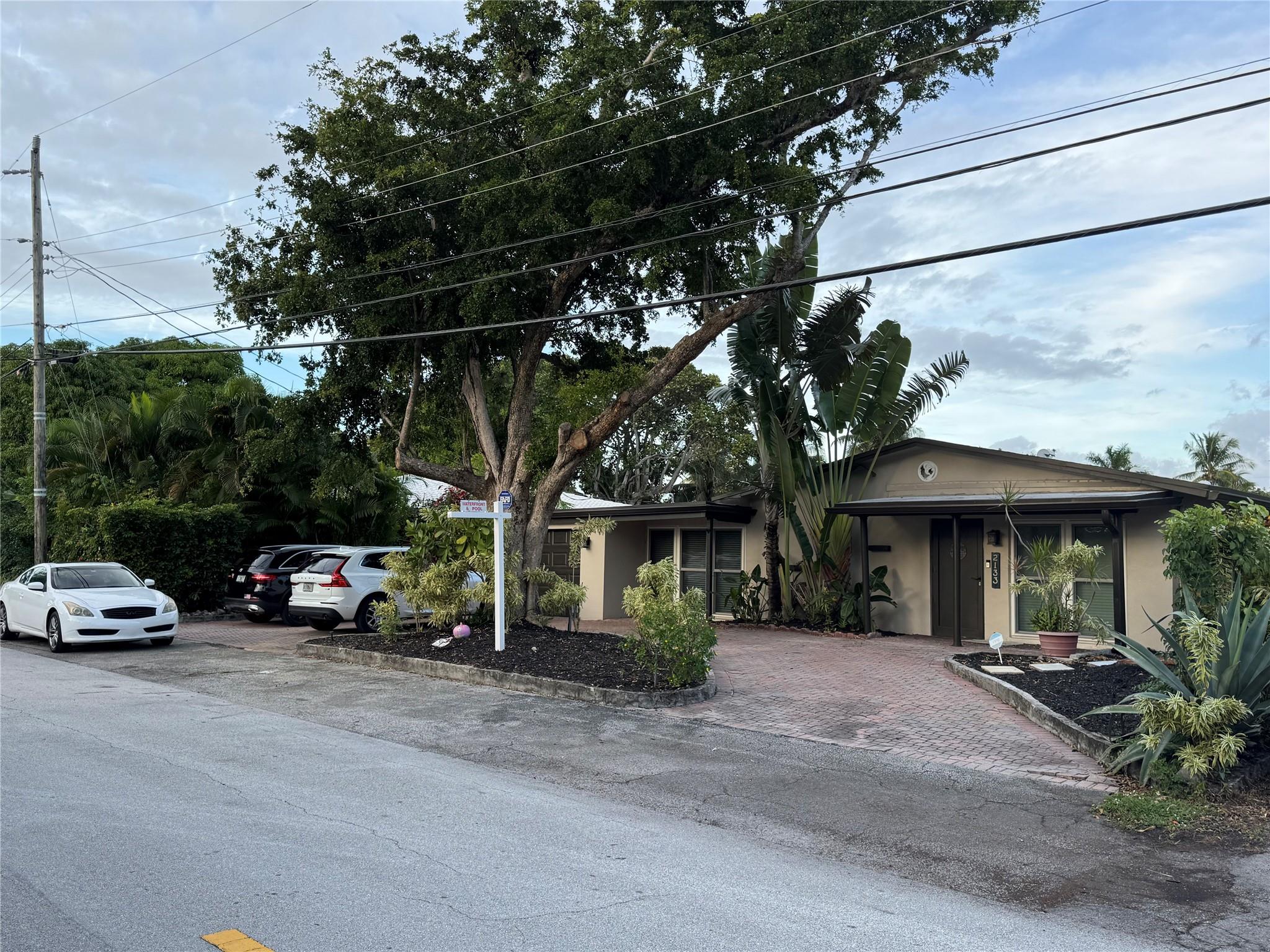 2133 Coral Gardens Dr