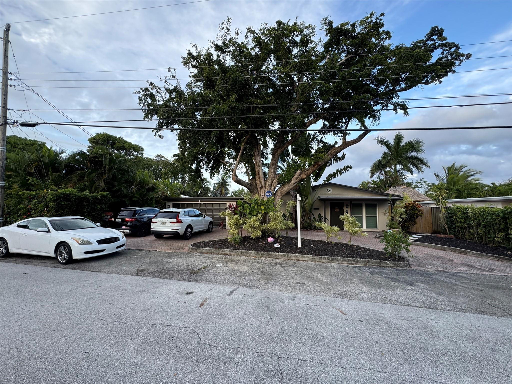 2133 Coral Gardens Dr