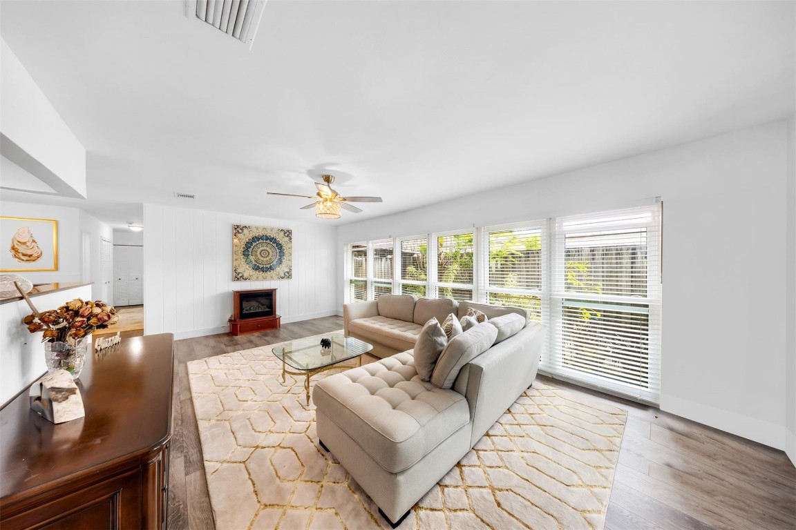 2133 Coral Gardens Dr