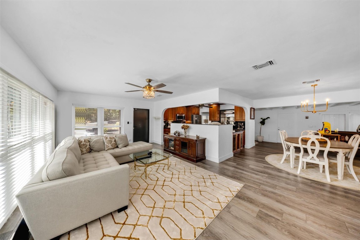 2133 Coral Gardens Dr