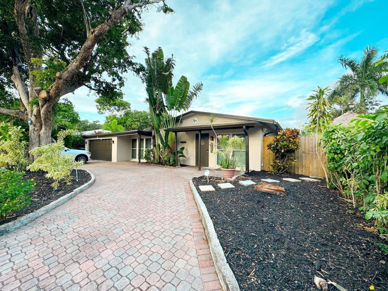 2133 Coral Gardens Dr