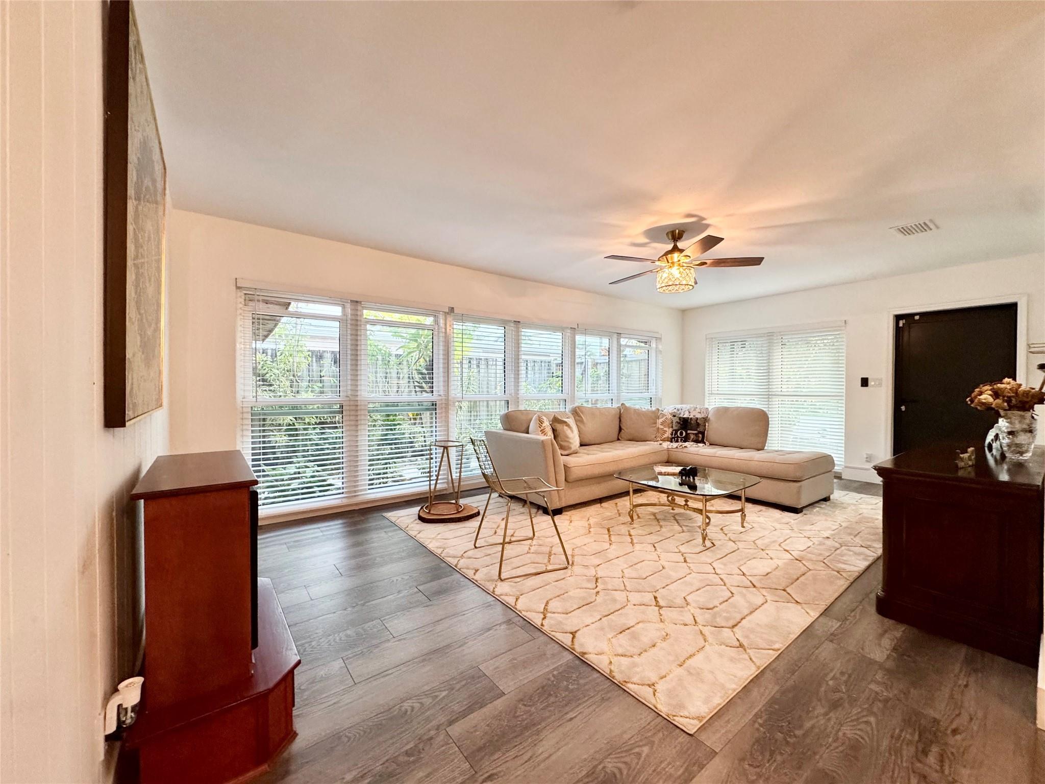 2133 Coral Gardens Dr