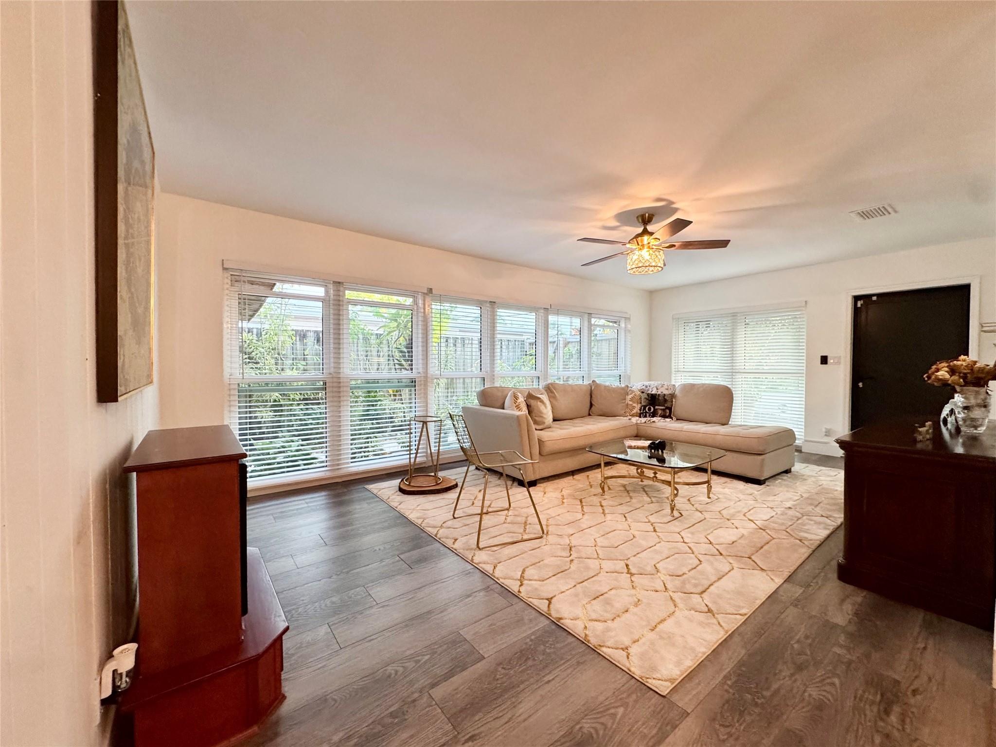 2133 Coral Gardens Dr