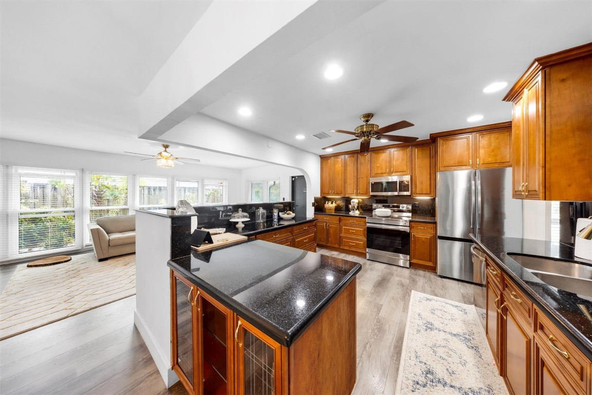 2133 Coral Gardens Dr