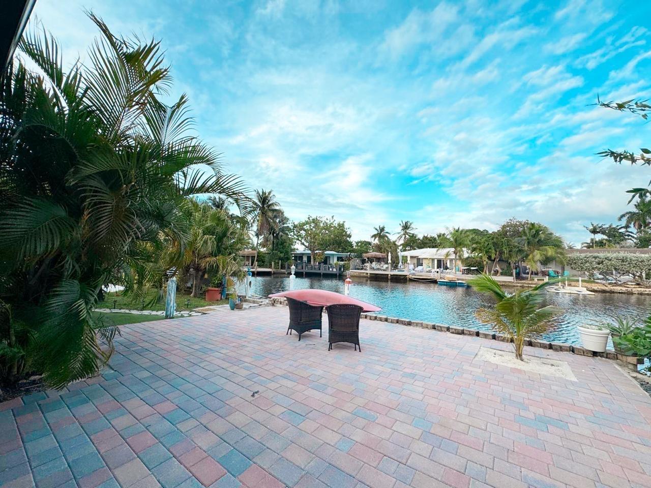 2133 Coral Gardens Dr