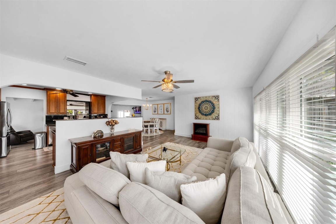 2133 Coral Gardens Dr