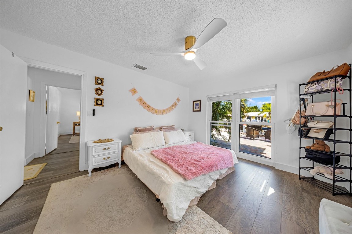 2133 Coral Gardens Dr