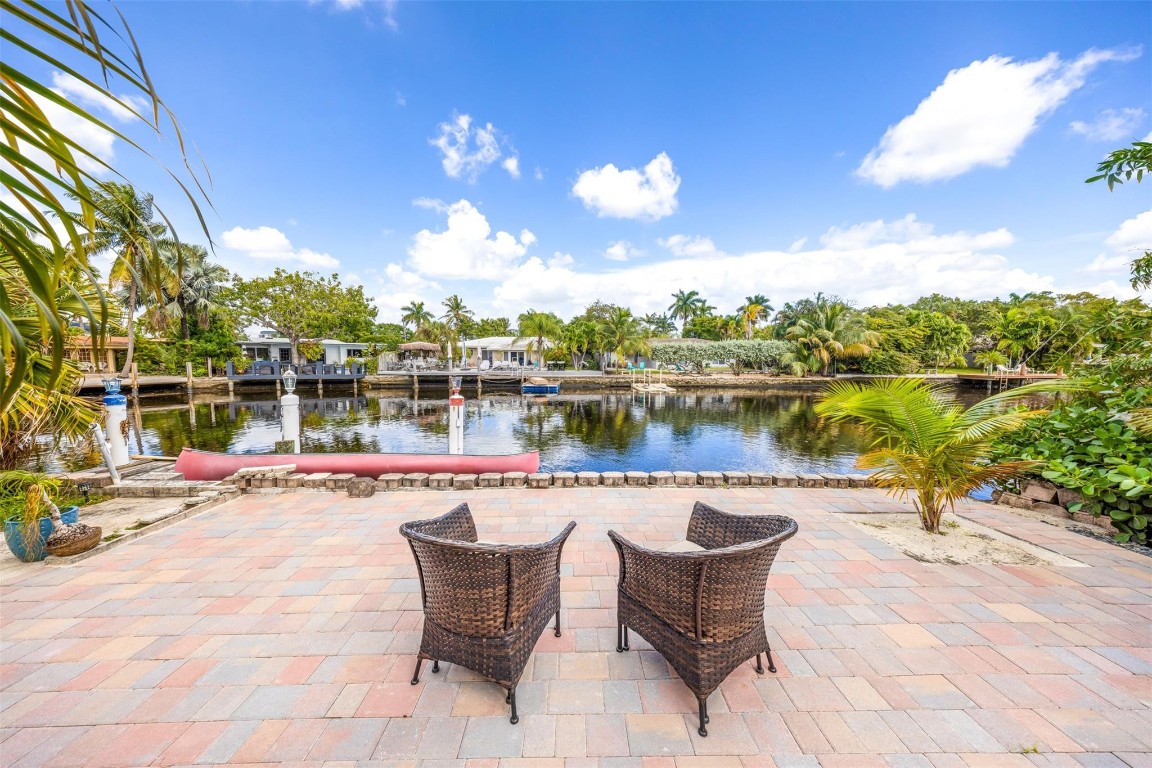 2133 Coral Gardens Dr