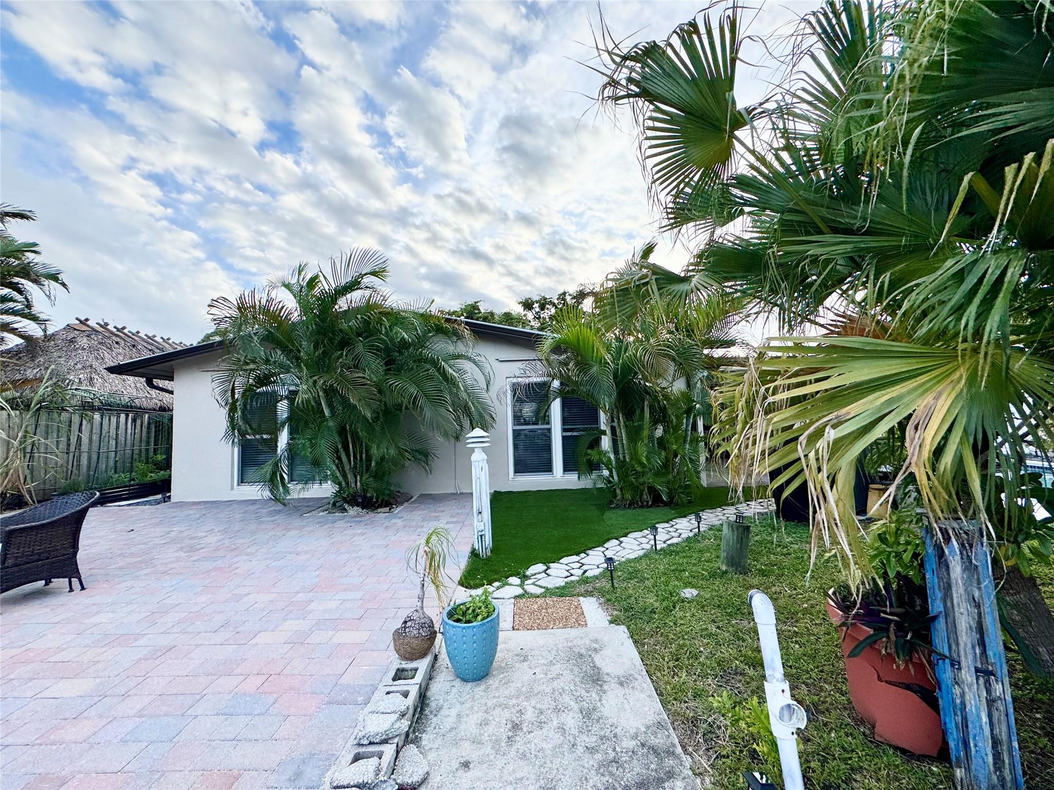 2133 Coral Gardens Dr