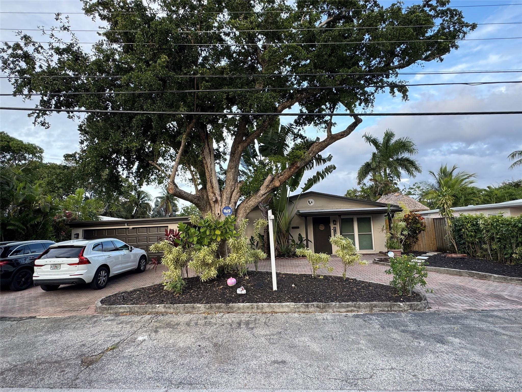 2133 Coral Gardens Dr