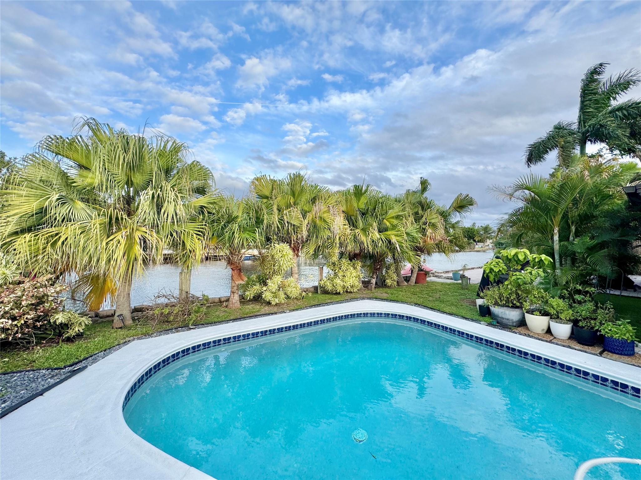 2133 Coral Gardens Dr