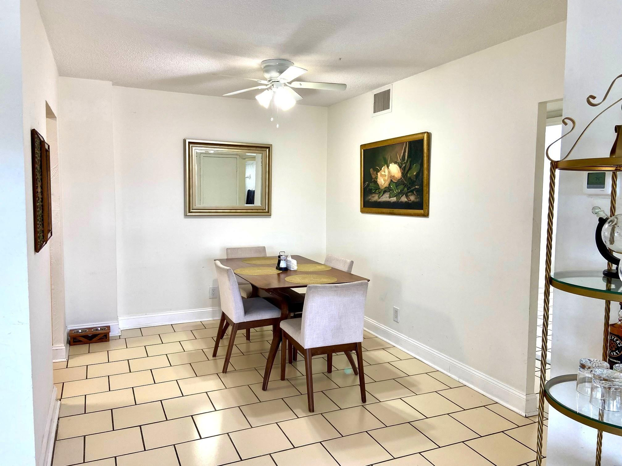 2555 NE 11th St 402