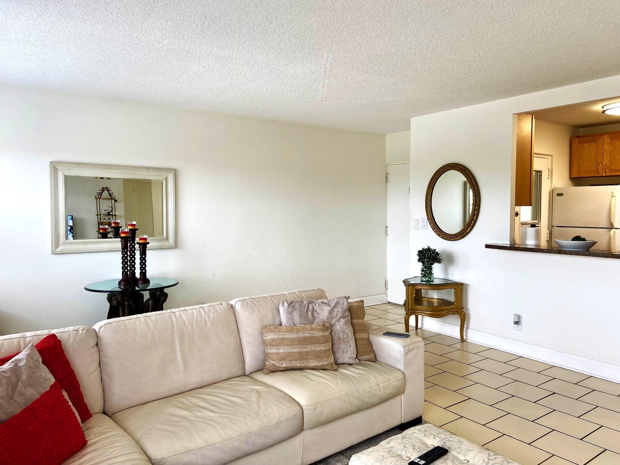 2555 NE 11th St 402