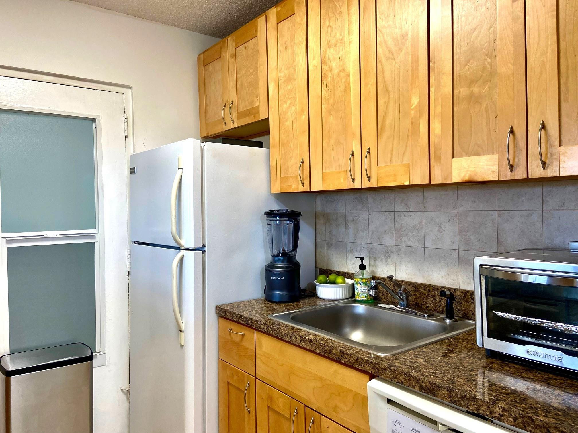 2555 NE 11th St 402