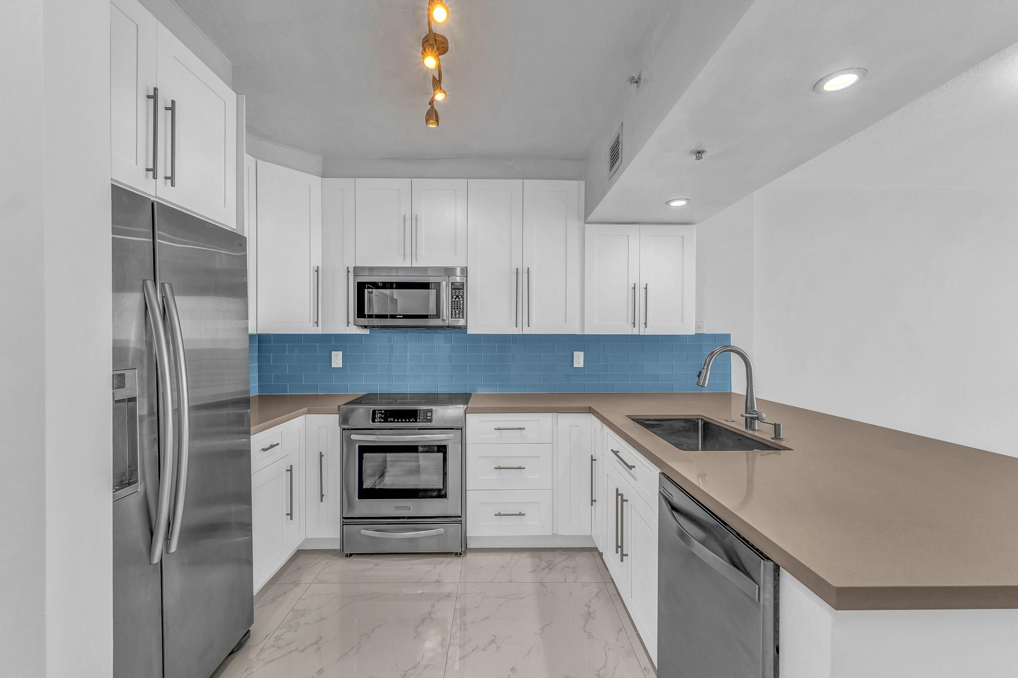 3020 NE 32nd Ave 905
