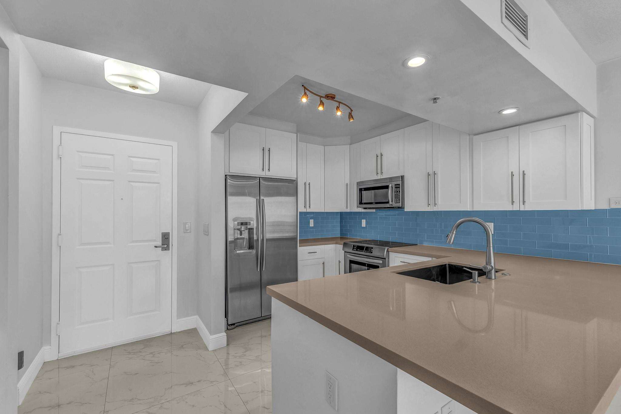 3020 NE 32nd Ave 905