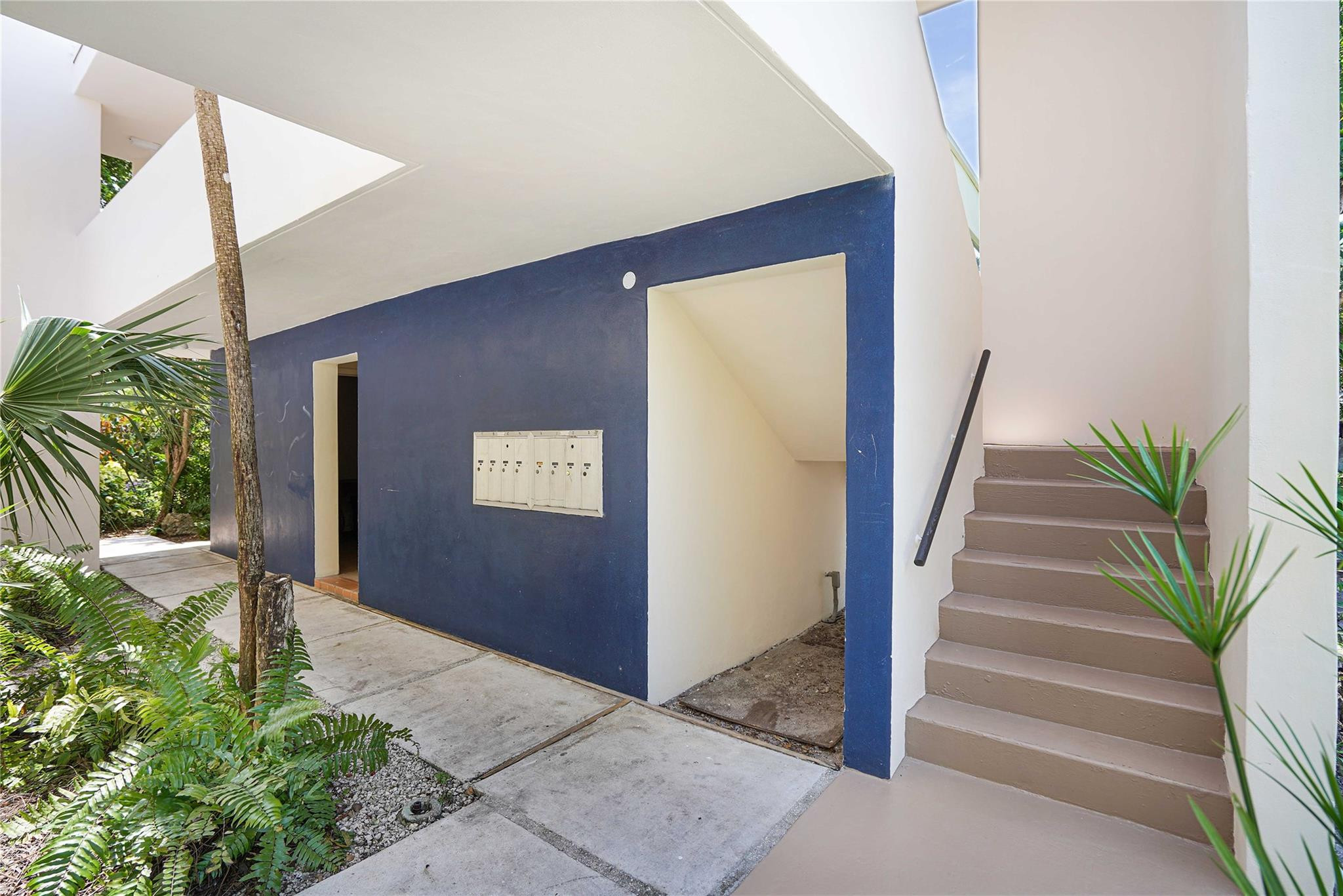 100 SE 21st Street 1-8