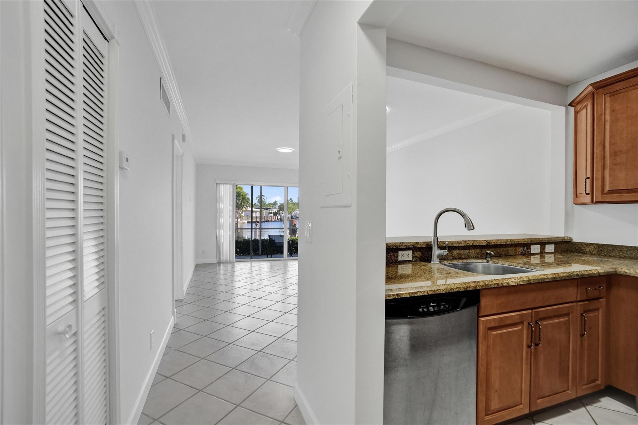 2201 SE 9th St 106