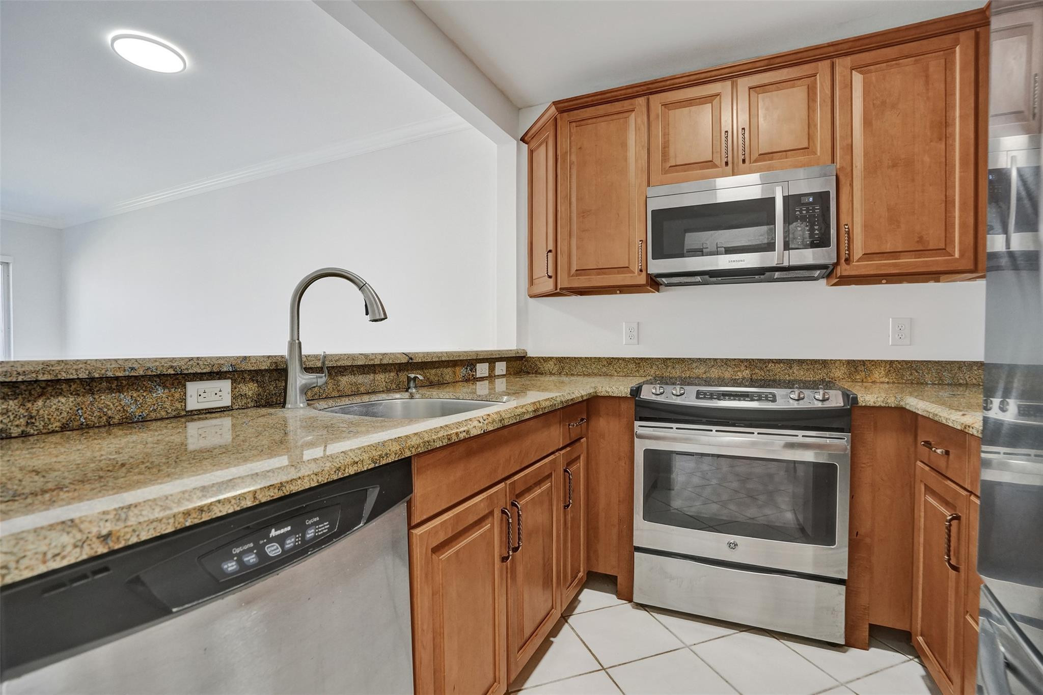 2201 SE 9th St 106