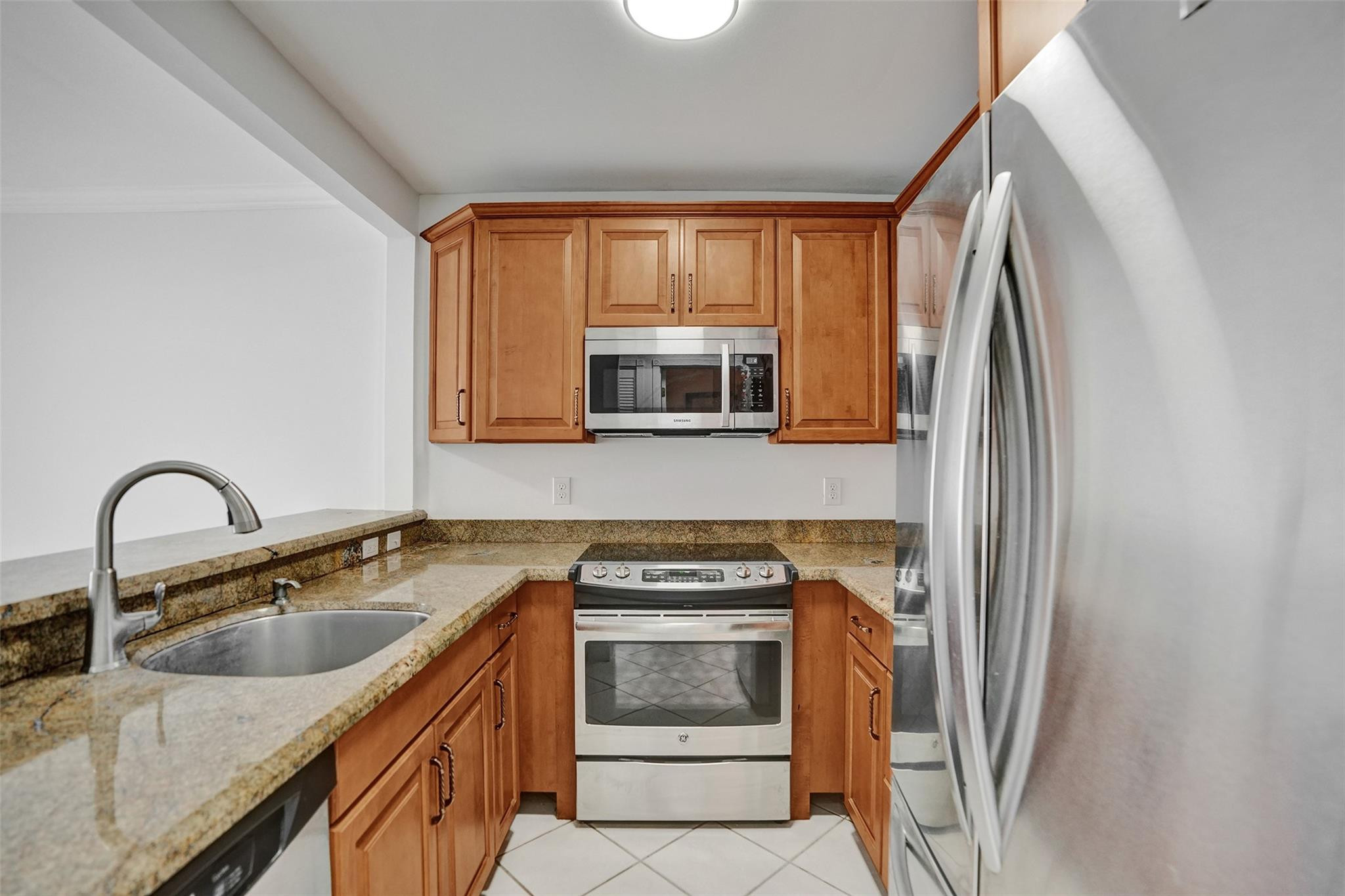 2201 SE 9th St 106