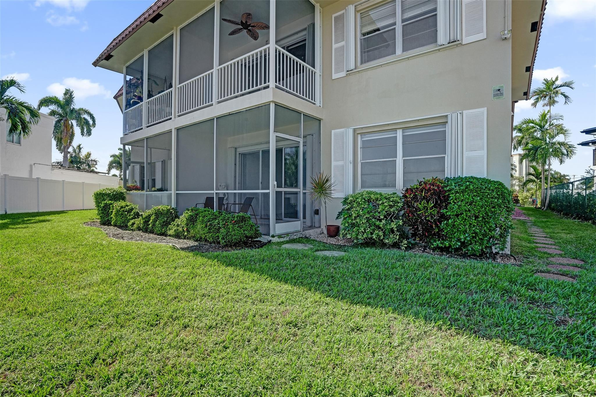 2201 SE 9th St 106