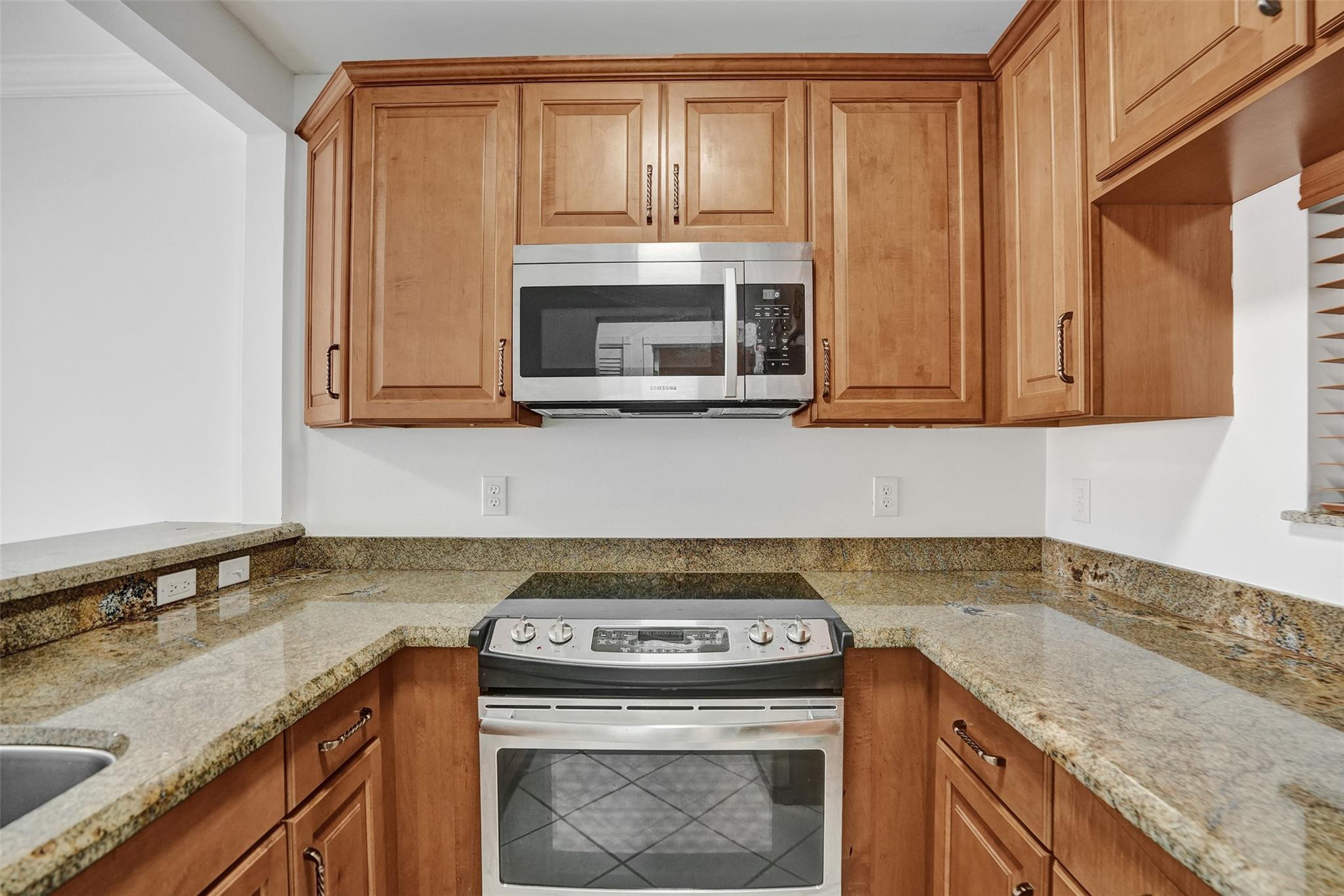 2201 SE 9th St 106
