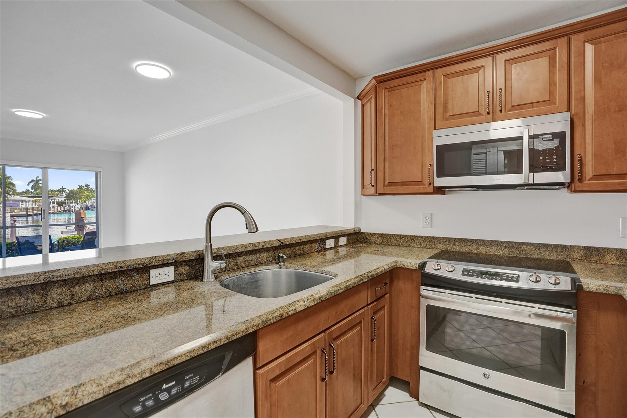 2201 SE 9th St 106