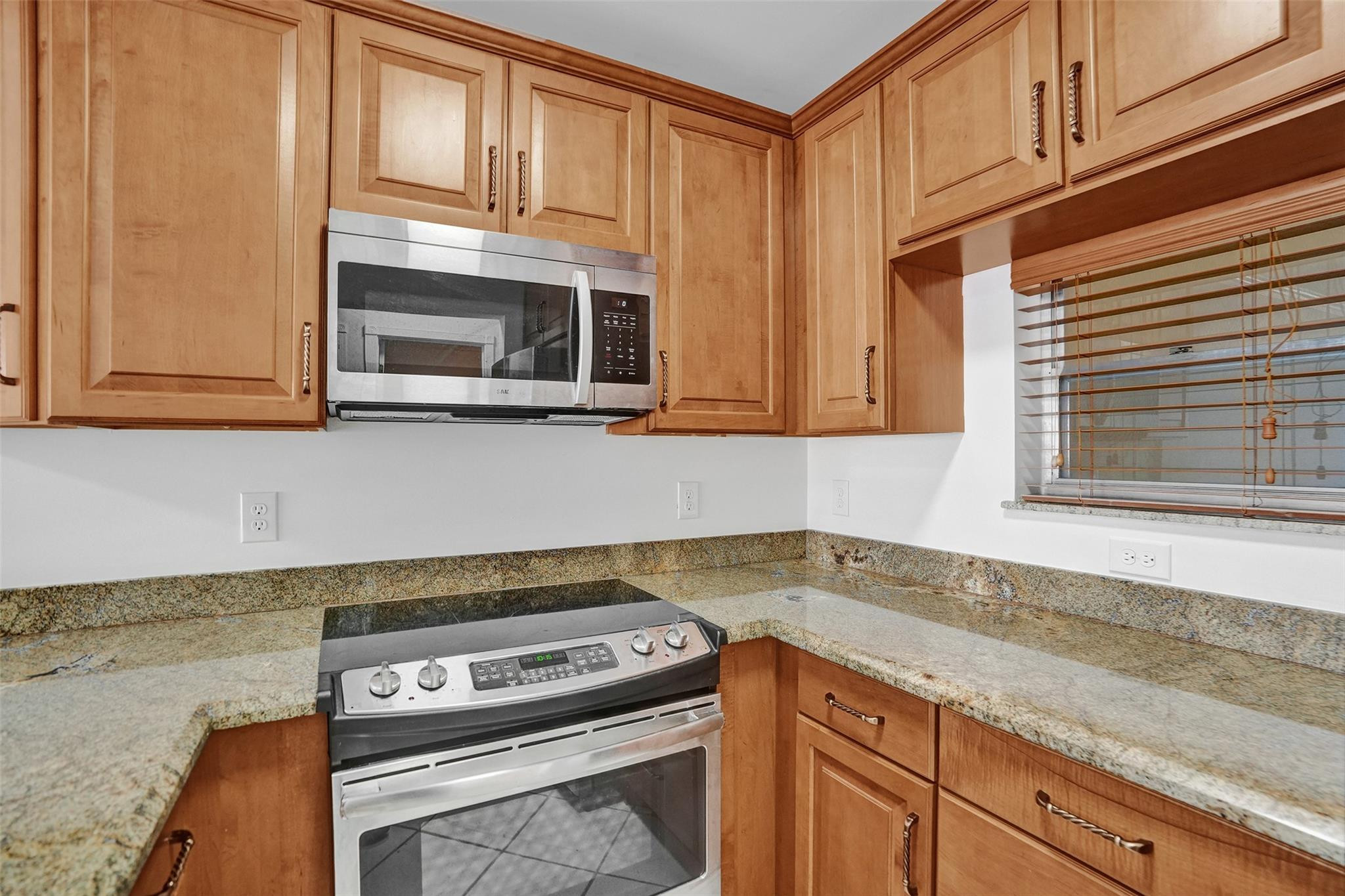 2201 SE 9th St 106