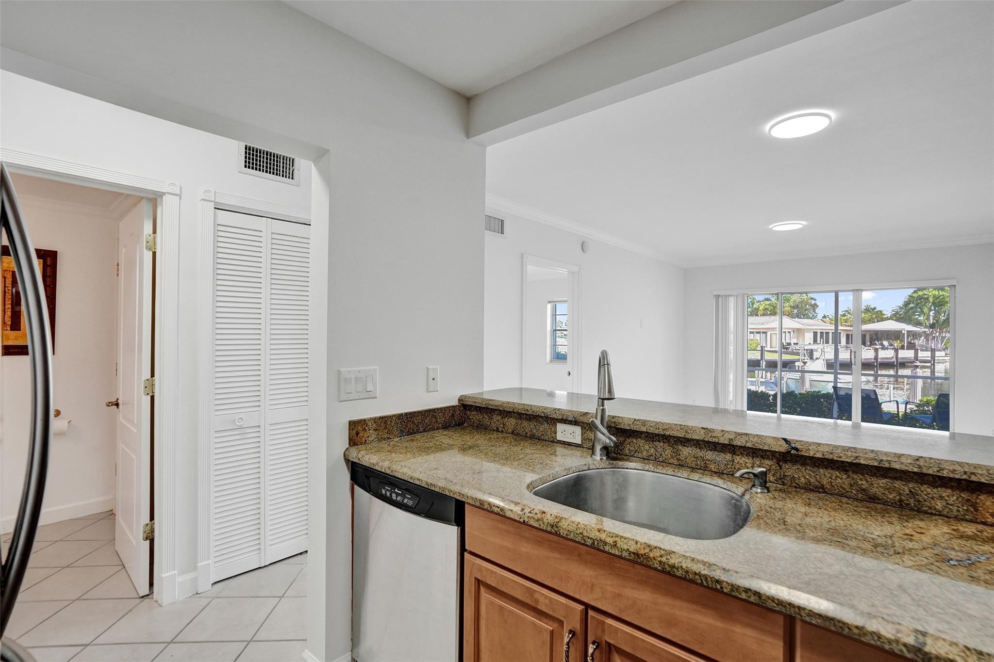 2201 SE 9th St 106