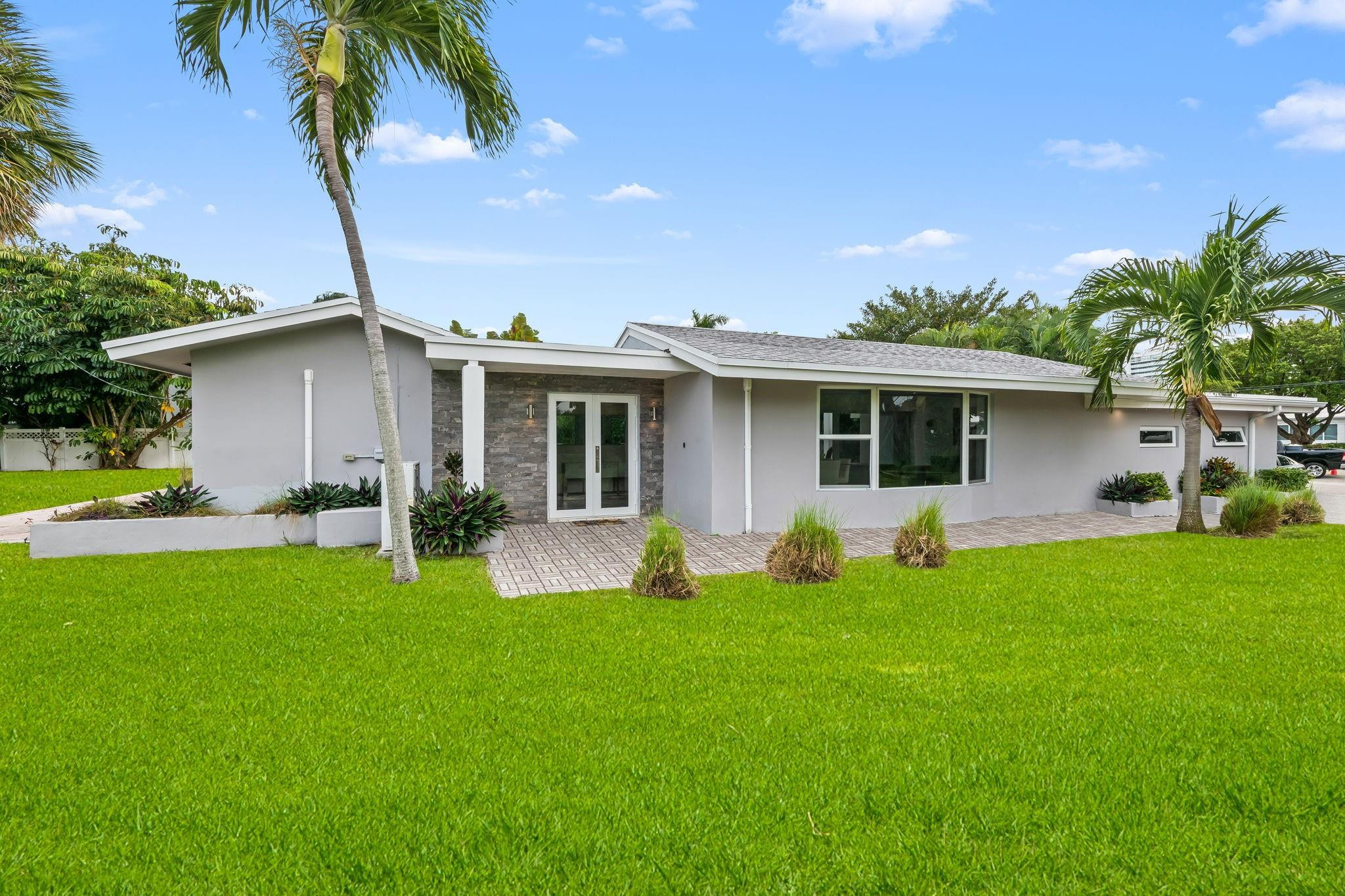 2711 Mayan Dr