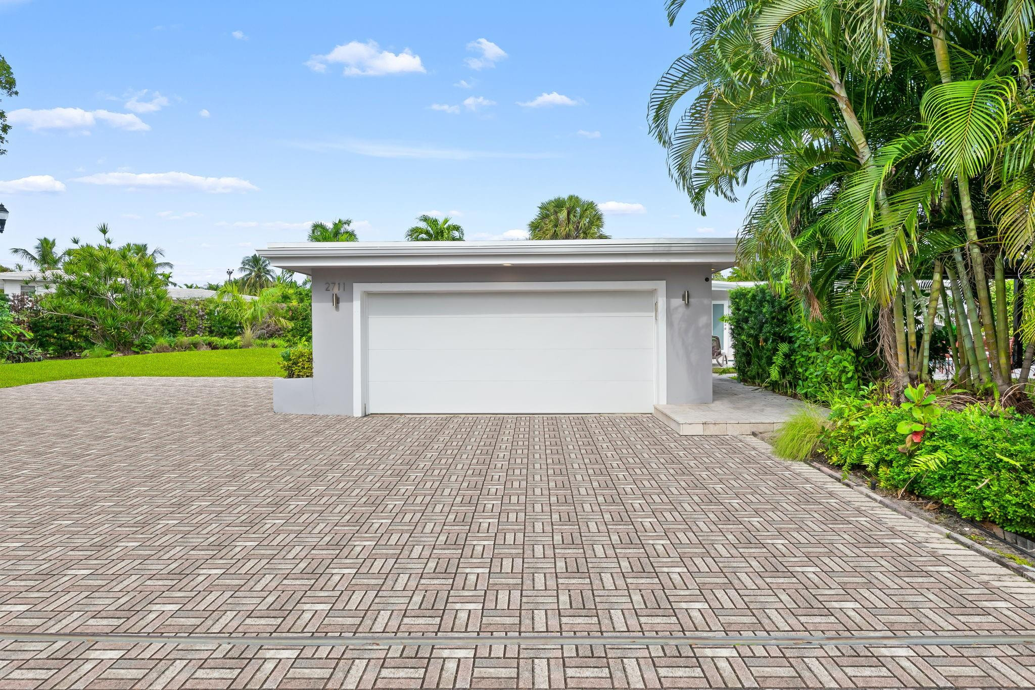 2711 Mayan Dr