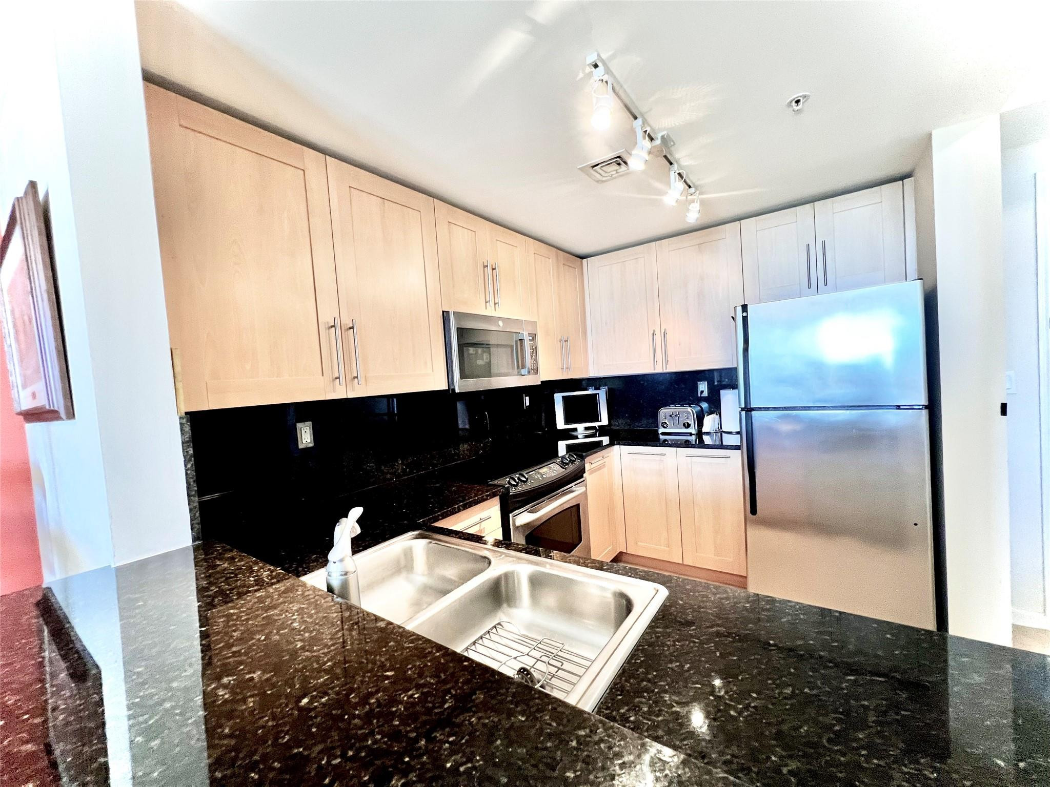 511 5TH AV 2006