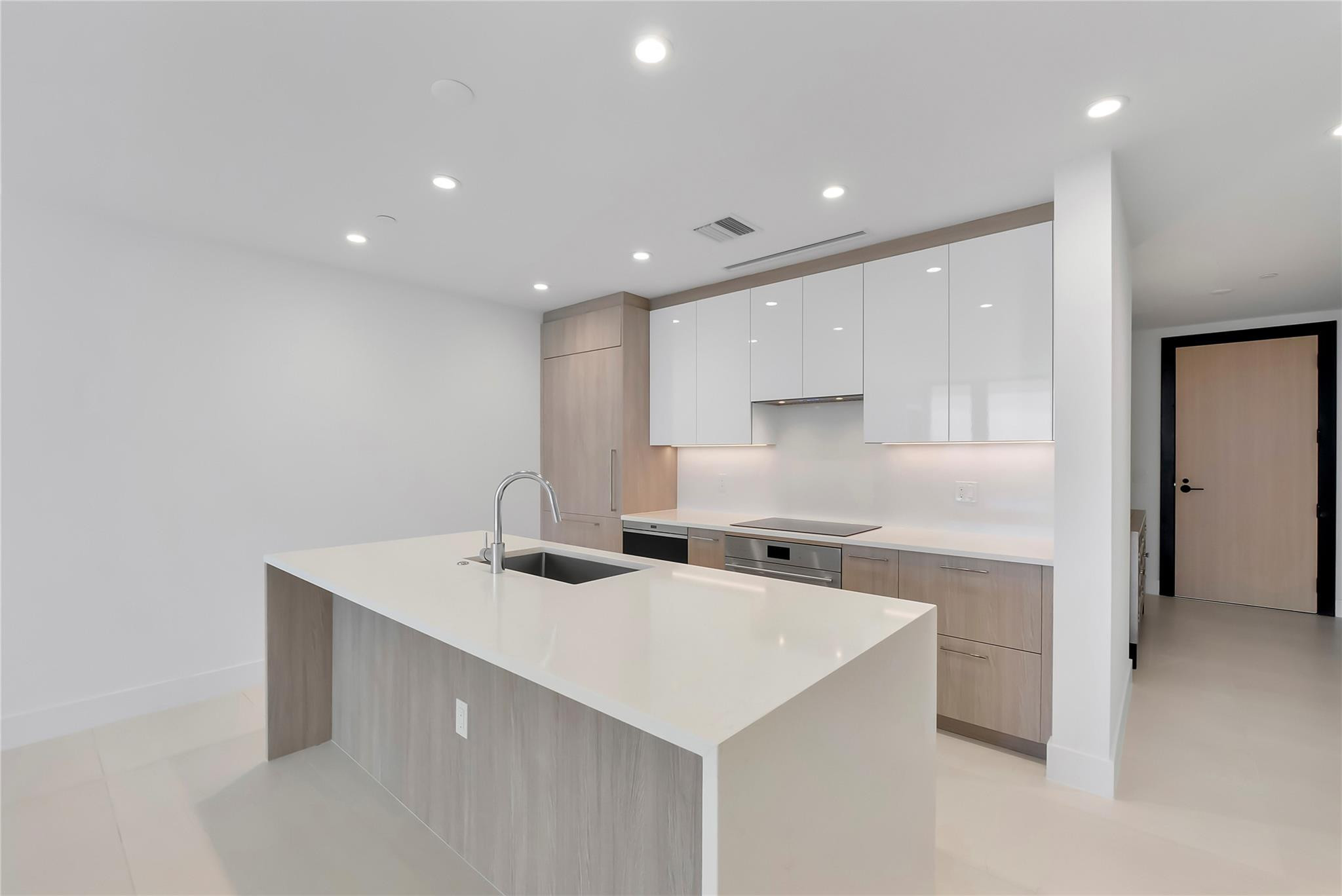 153 SEABREEZE 1203