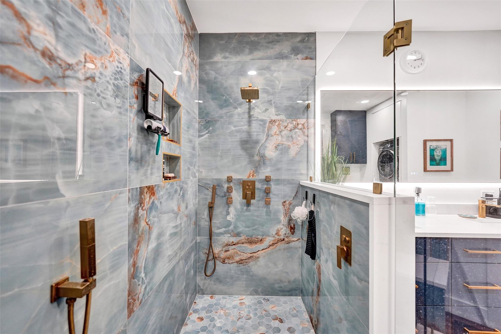 2633 NE 14th Ave 107