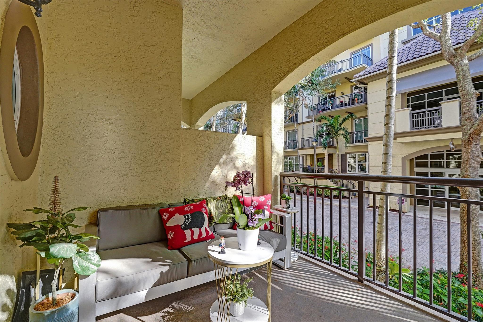 2633 NE 14th Ave 107