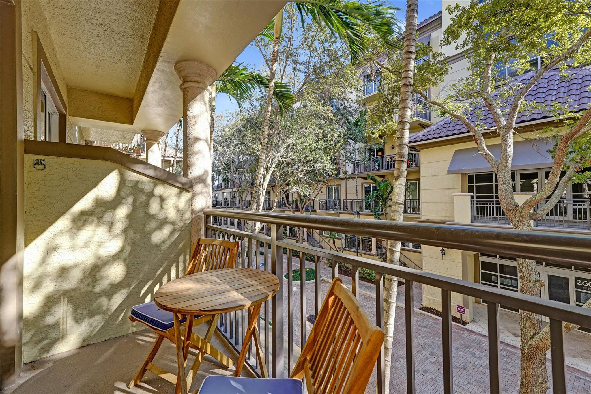 2633 NE 14th Ave 107