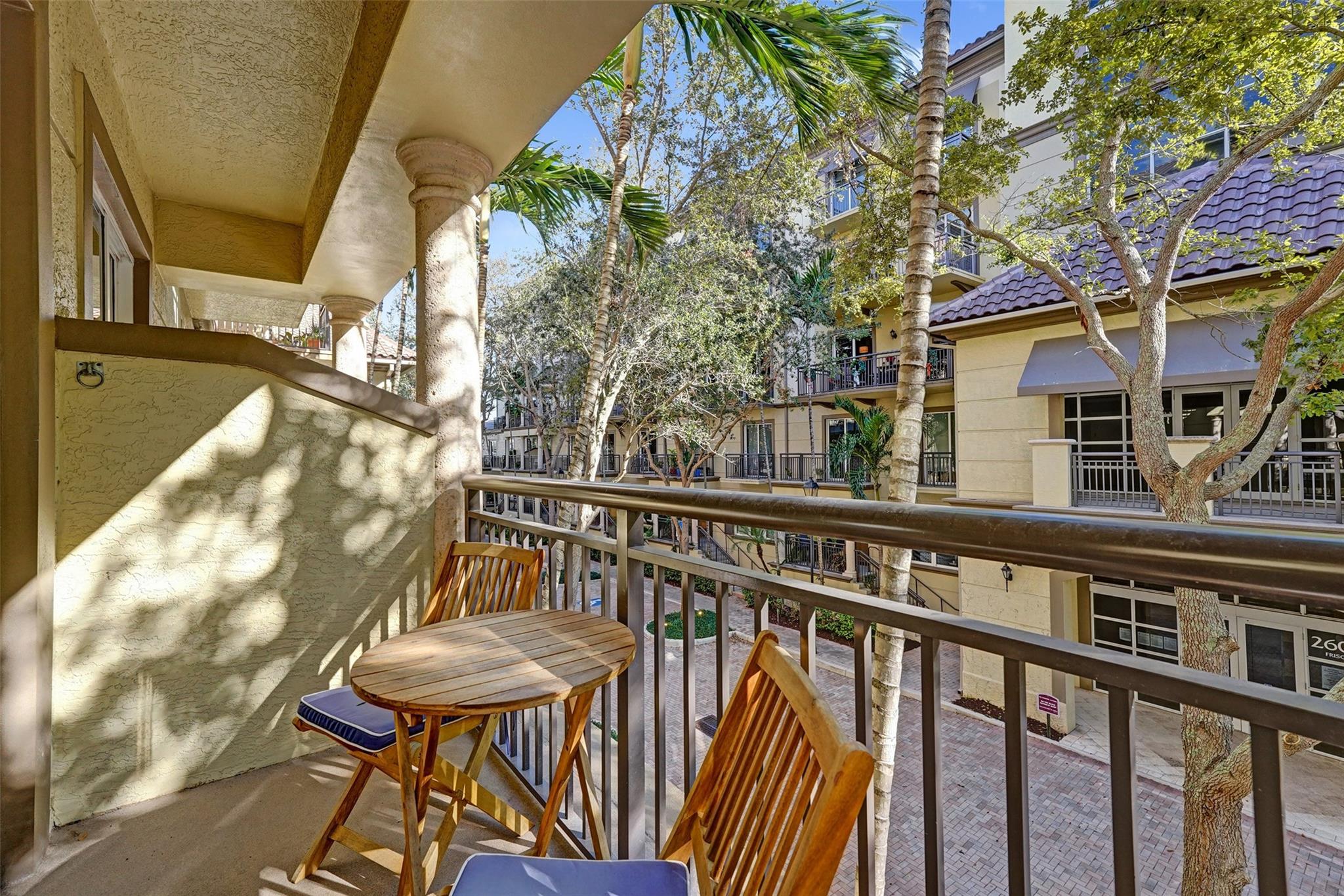 2633 NE 14th Ave 107