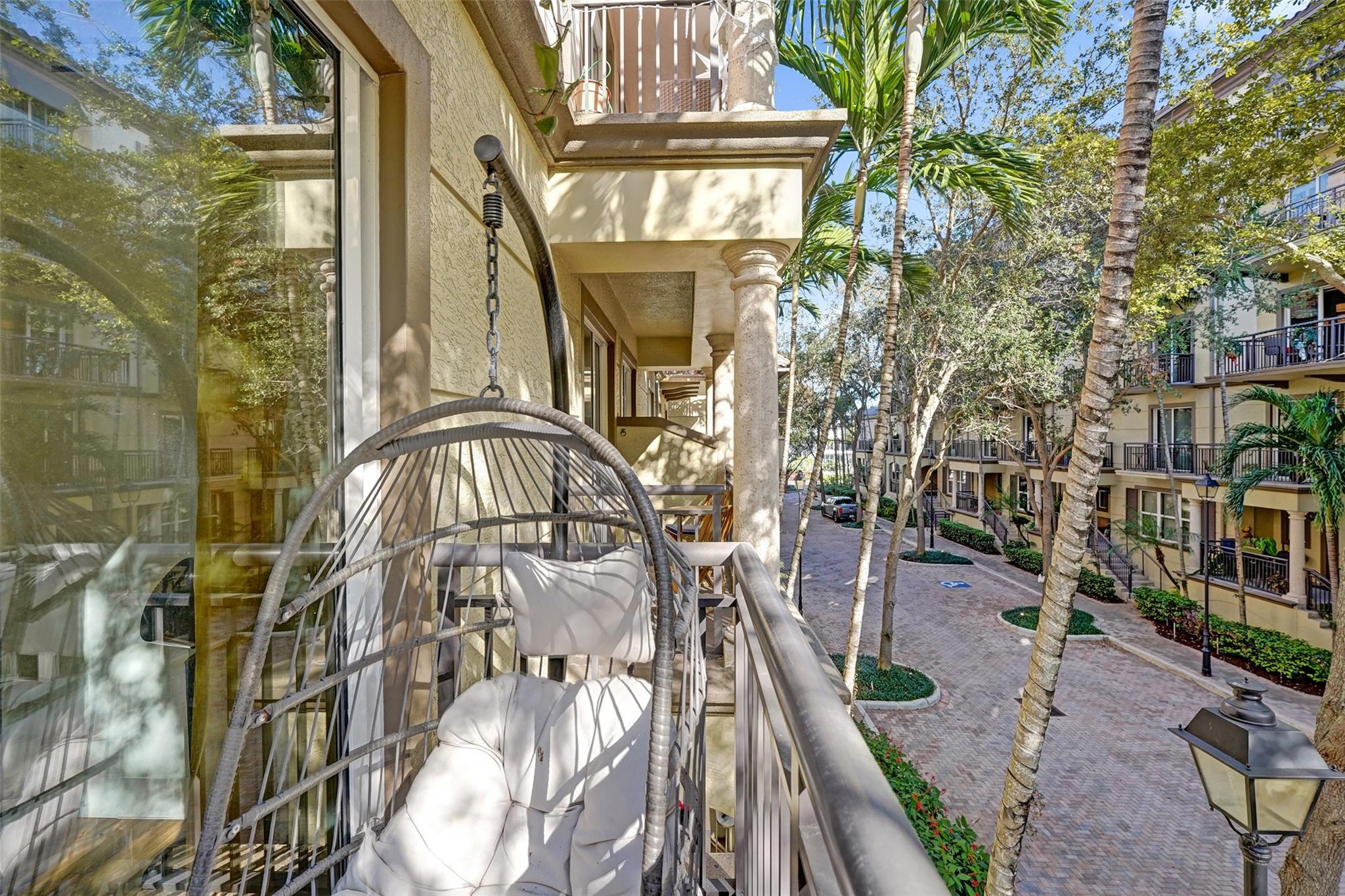 2633 NE 14th Ave 107