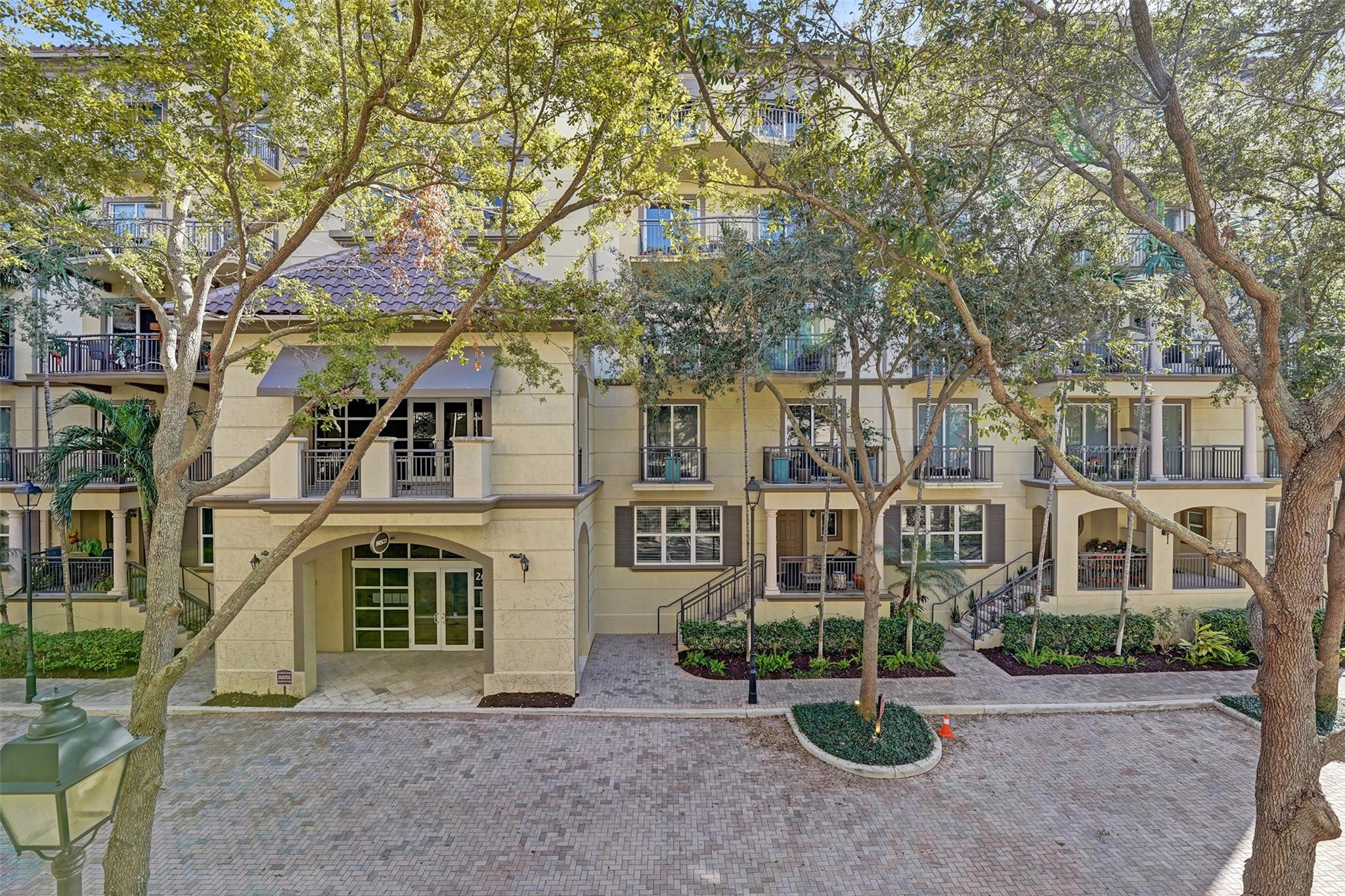 2633 NE 14th Ave 107