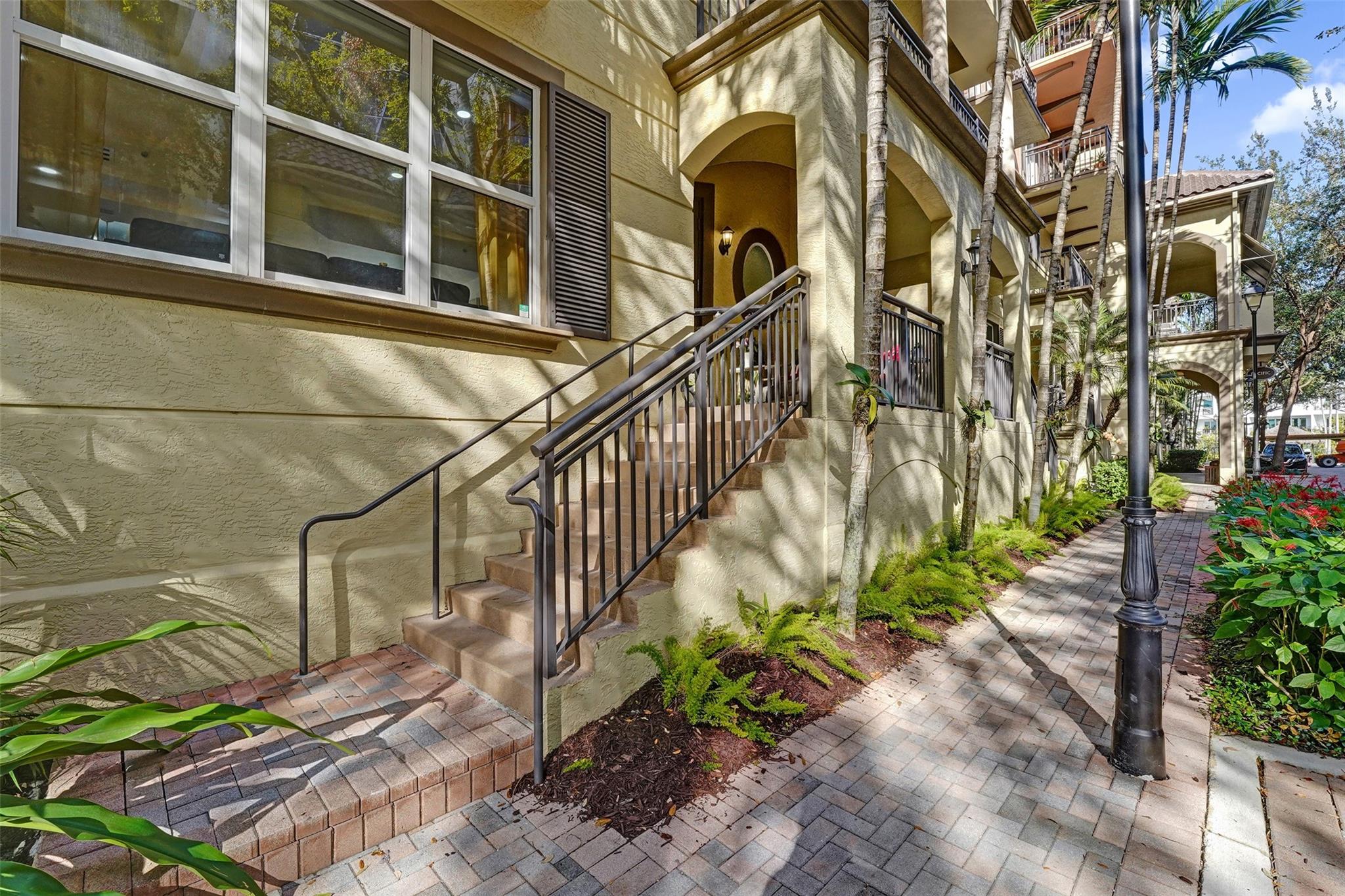 2633 NE 14th Ave 107