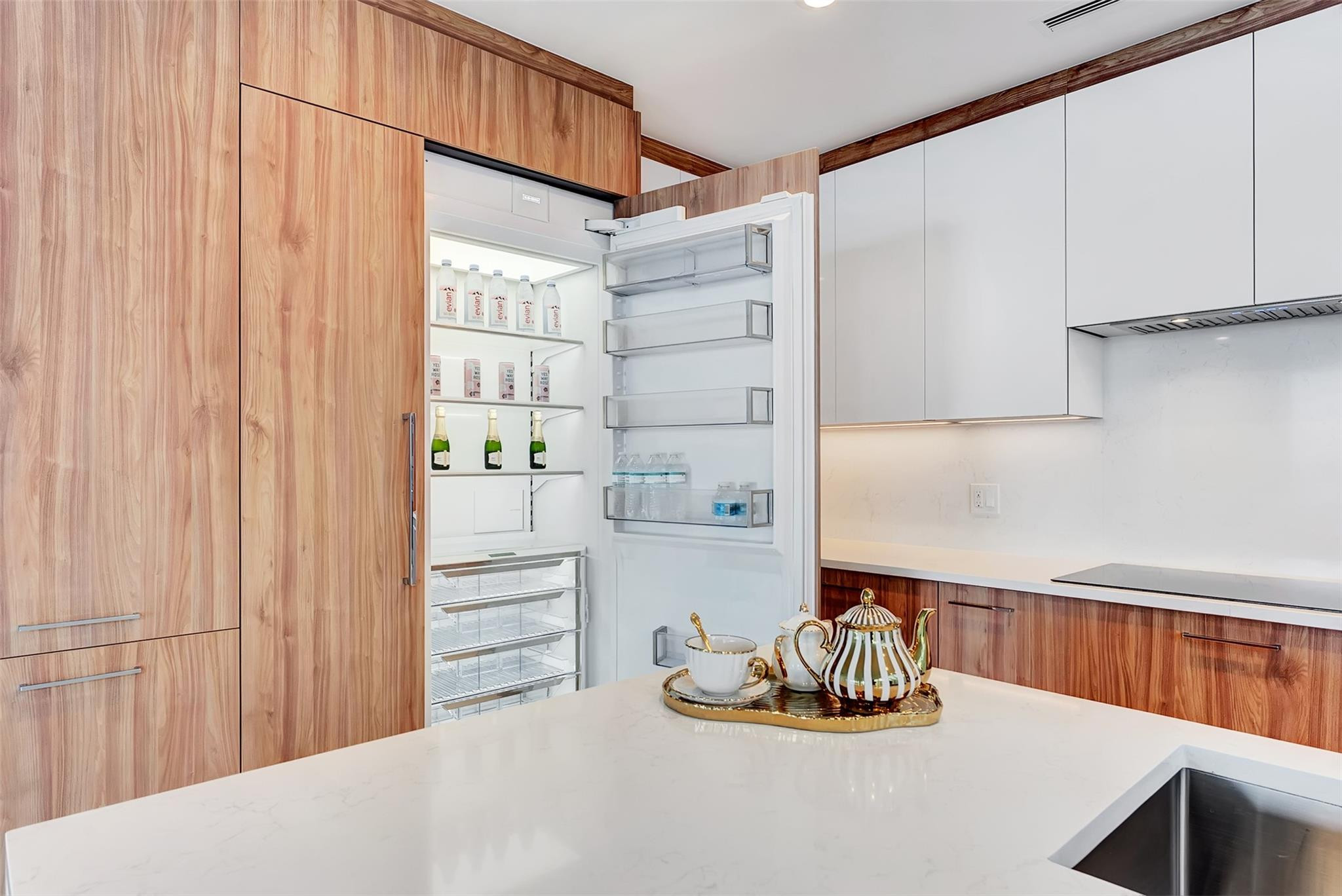 151 N Seabreeeze Boulevard 504