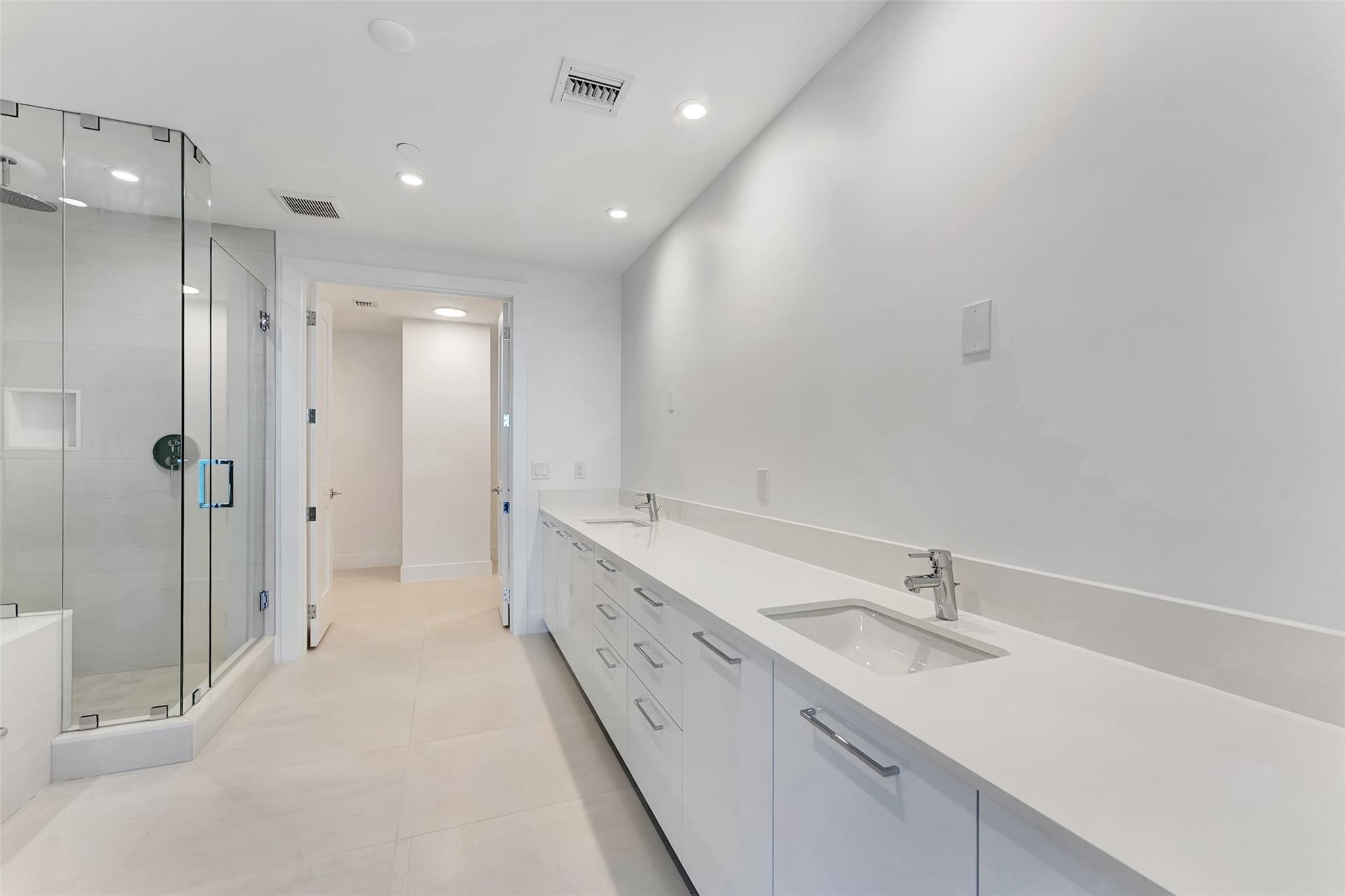 151 N Seabreeeze Boulevard 504