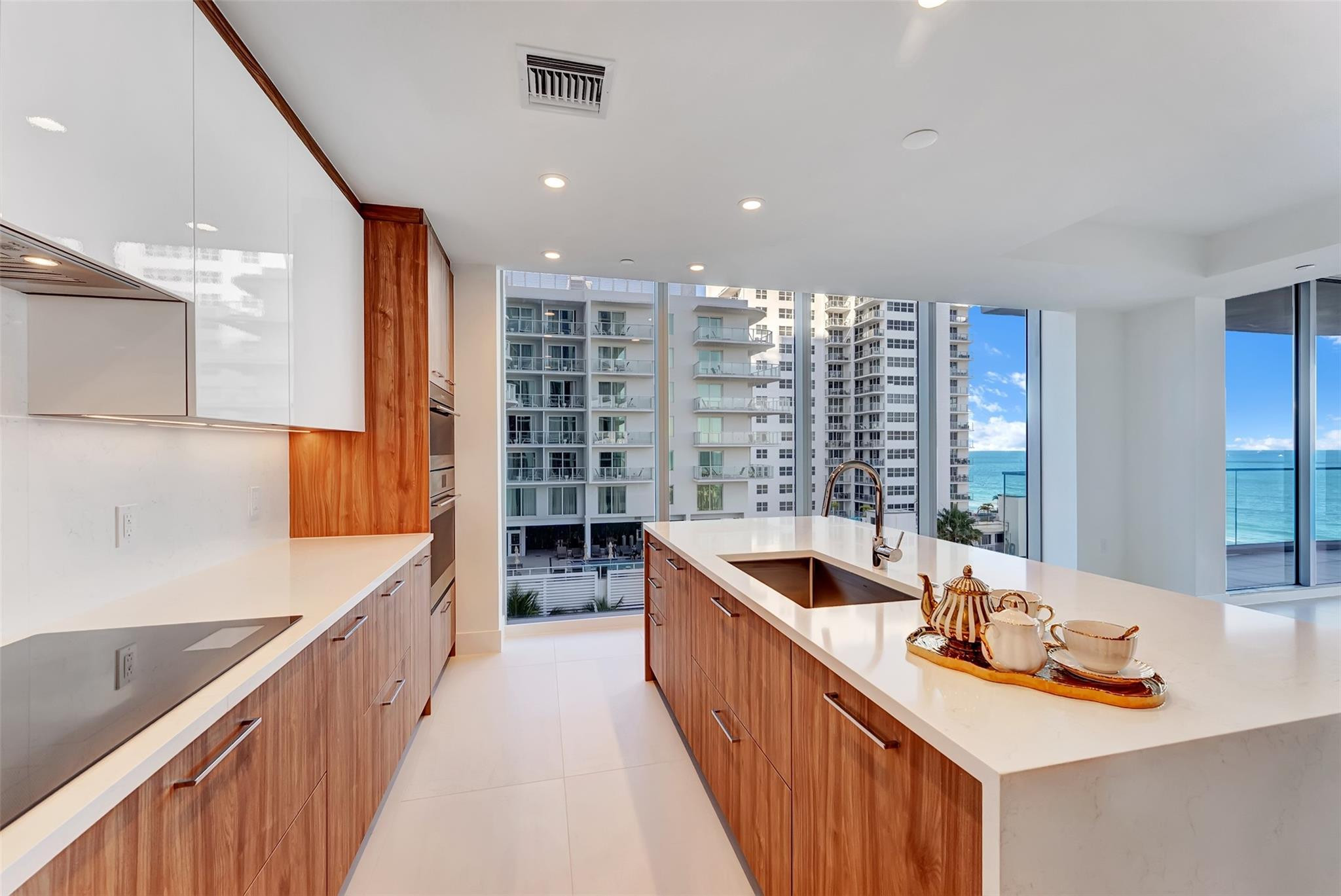 151 N Seabreeeze Boulevard 504