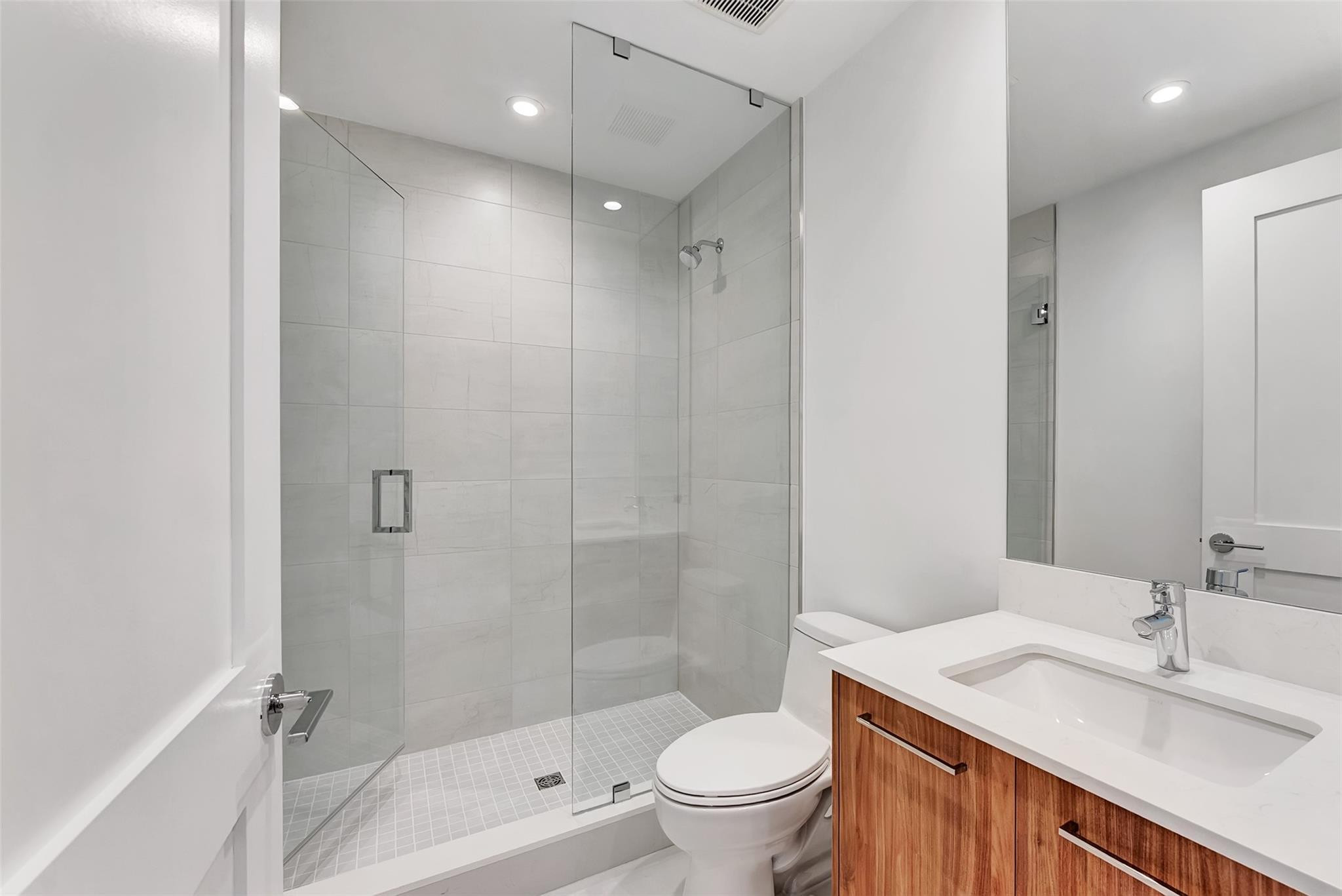 151 N Seabreeeze Boulevard 504