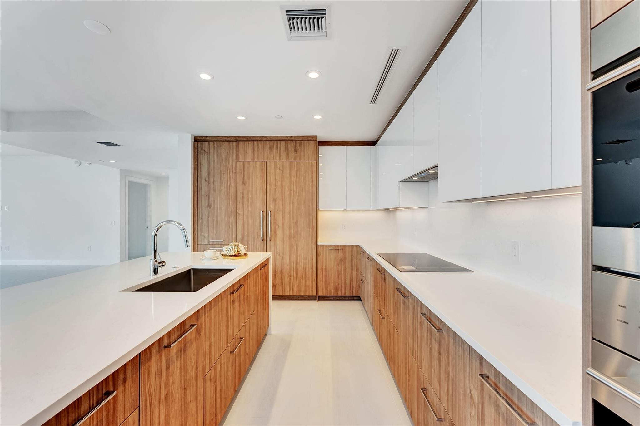 151 N Seabreeeze Boulevard 504