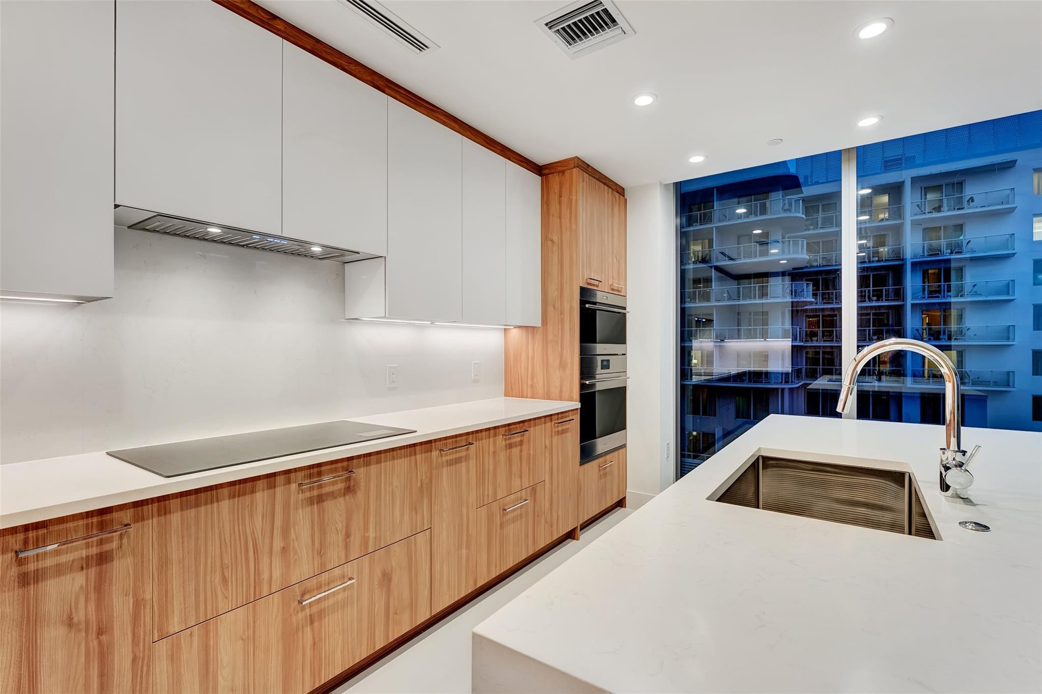 151 N Seabreeeze Boulevard 504