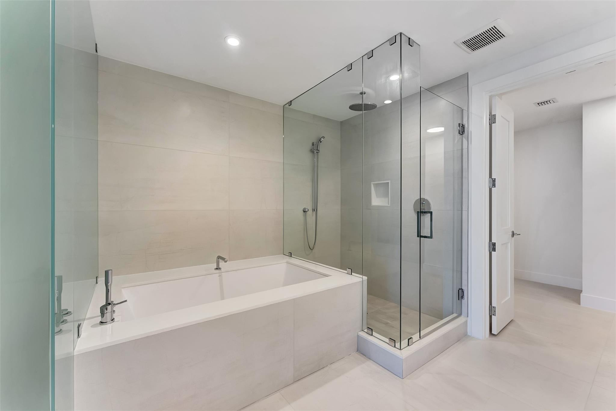 151 N Seabreeeze Boulevard 504