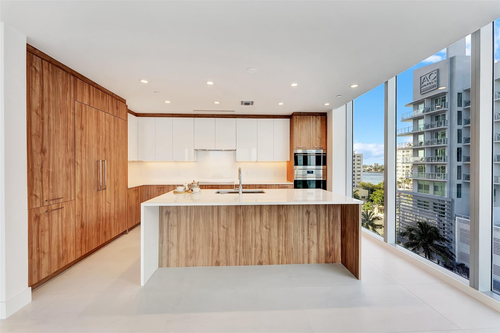 151 N Seabreeeze Boulevard 504