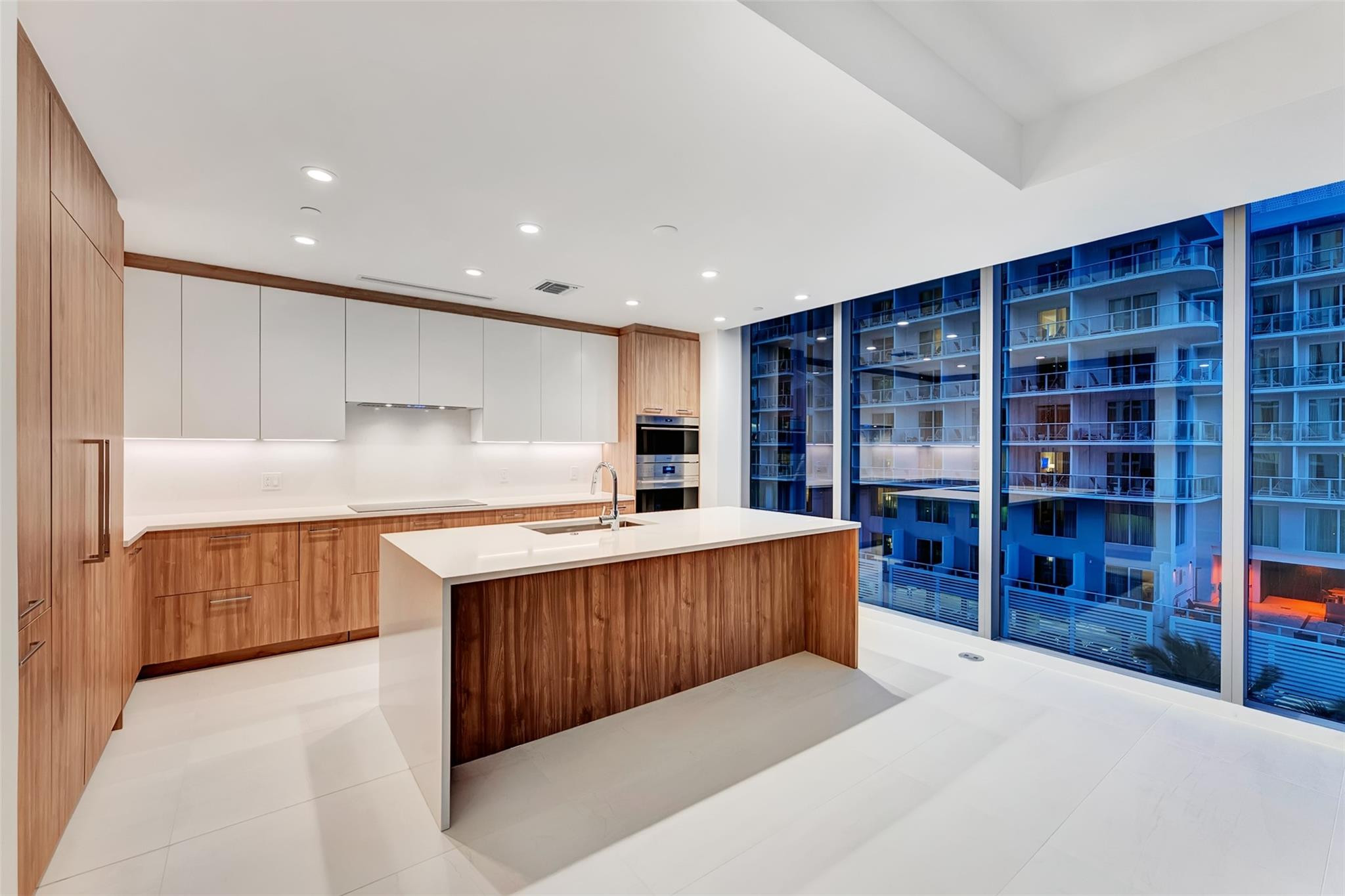 151 N Seabreeeze Boulevard 504