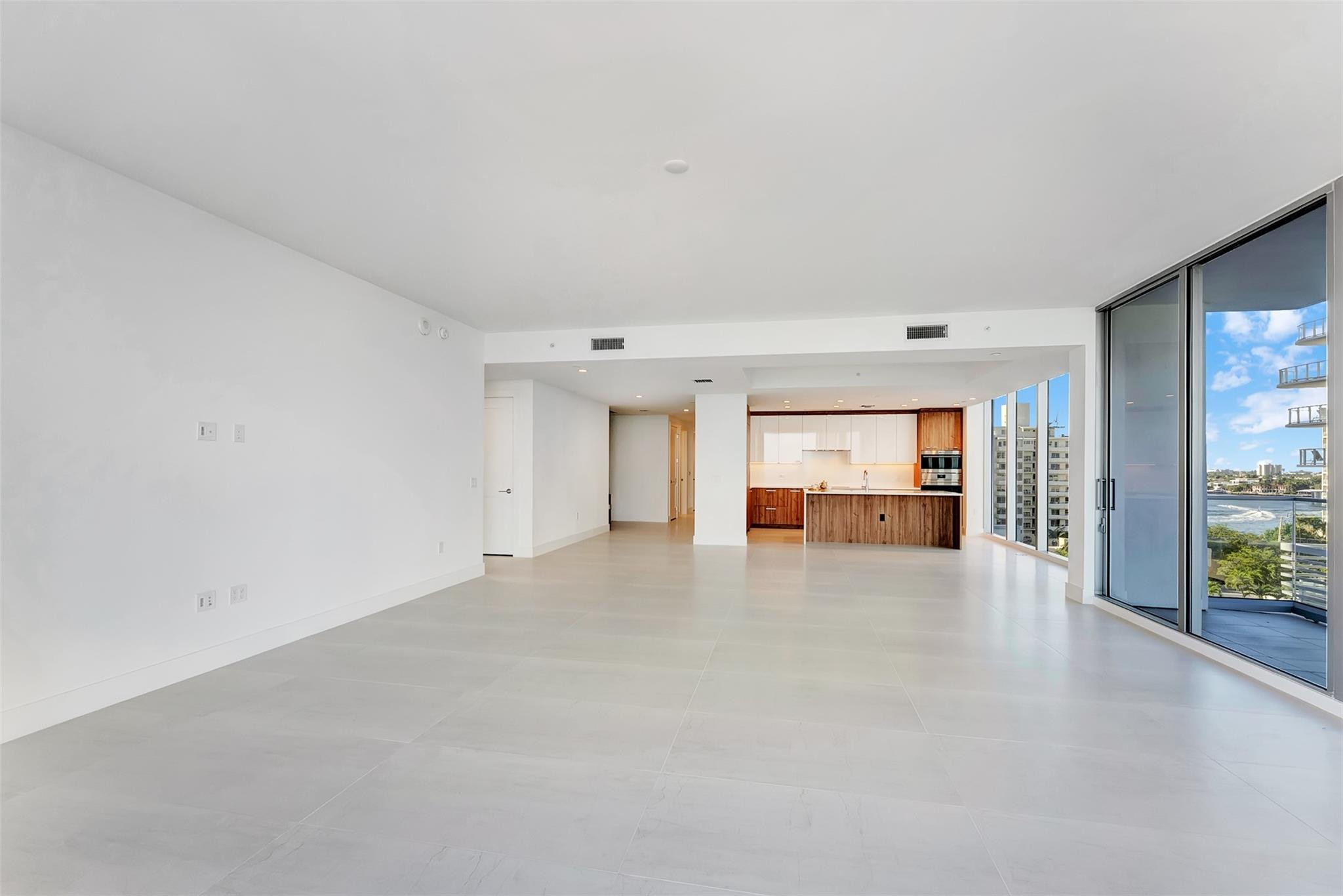 151 N Seabreeeze Boulevard 504